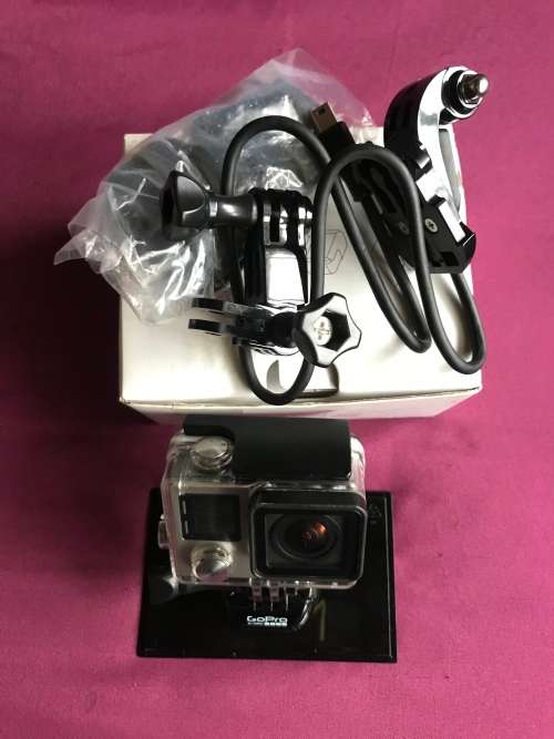 GOPRO HERO 4 SILVER*CASING*USB CABLE * BATTERY * CHARGER  GOOD  CONDITION